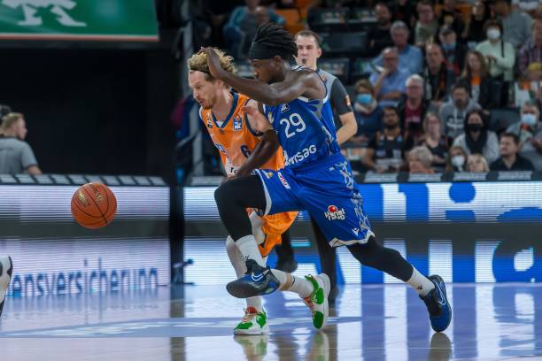 场上掌握更 场上掌握更